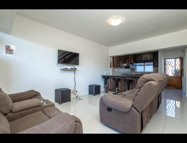 2 BEDROOM DUPLEX FOR SALE IN PAROW NORTH